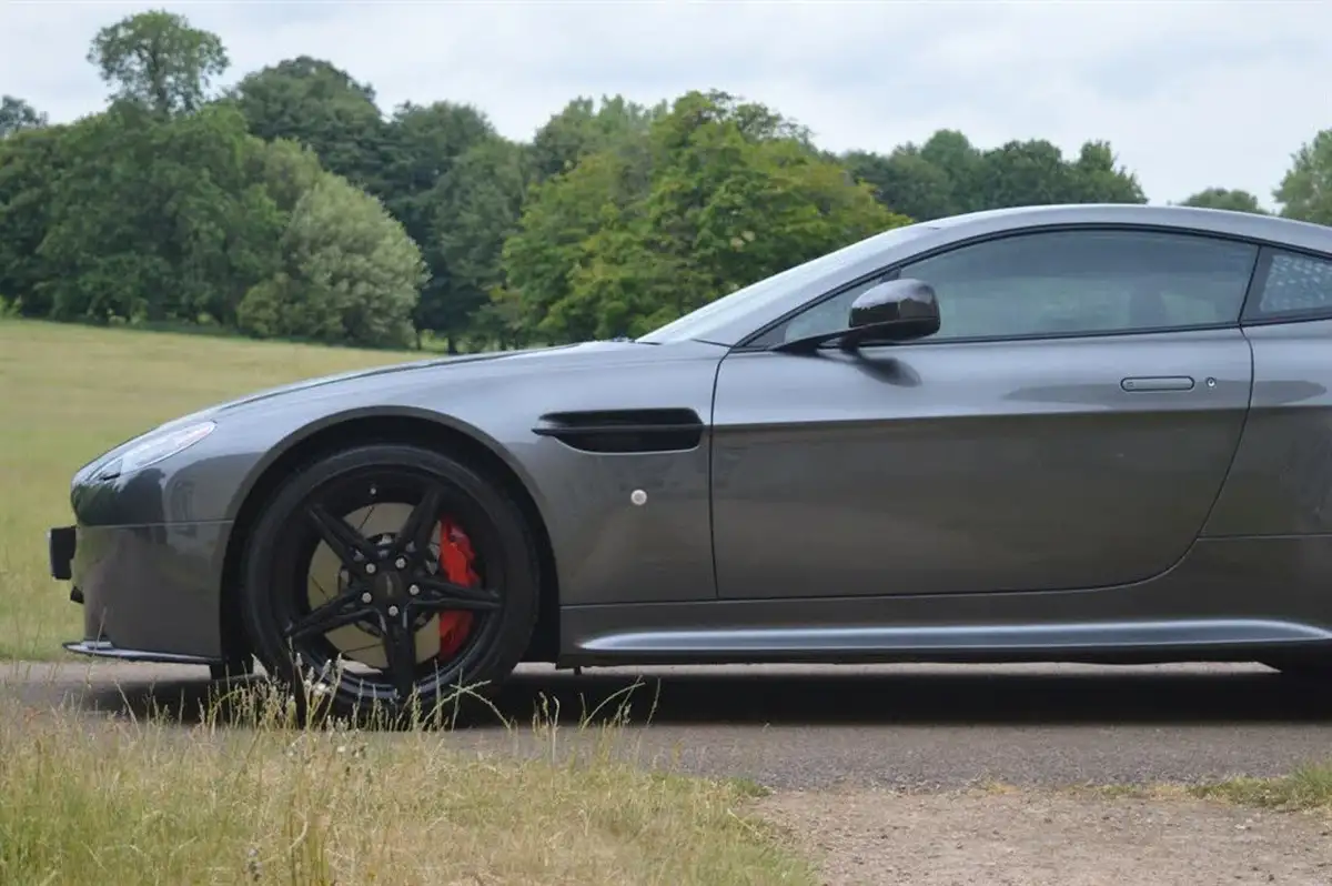 2017-aston-martin-vantage-47-v8-vantage-s-coupe-big-13