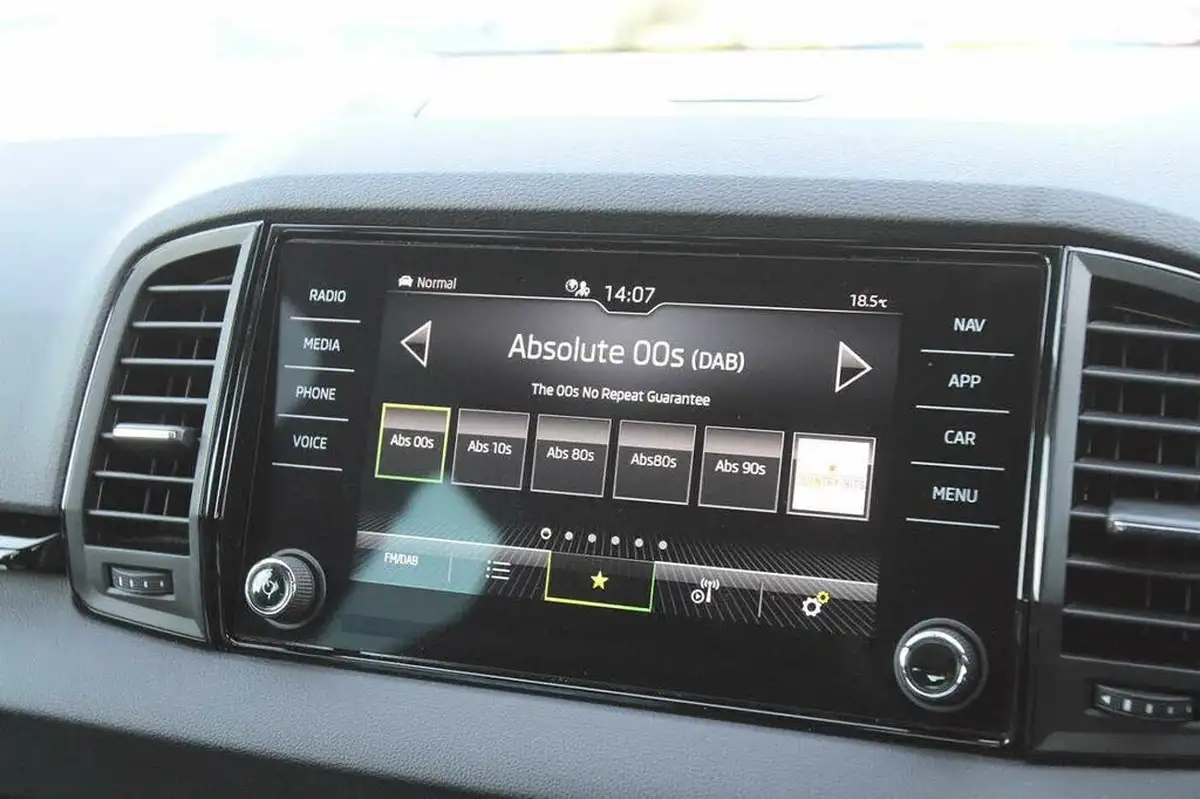 2021-skoda-karoq-15-tsi-sportline-big-12