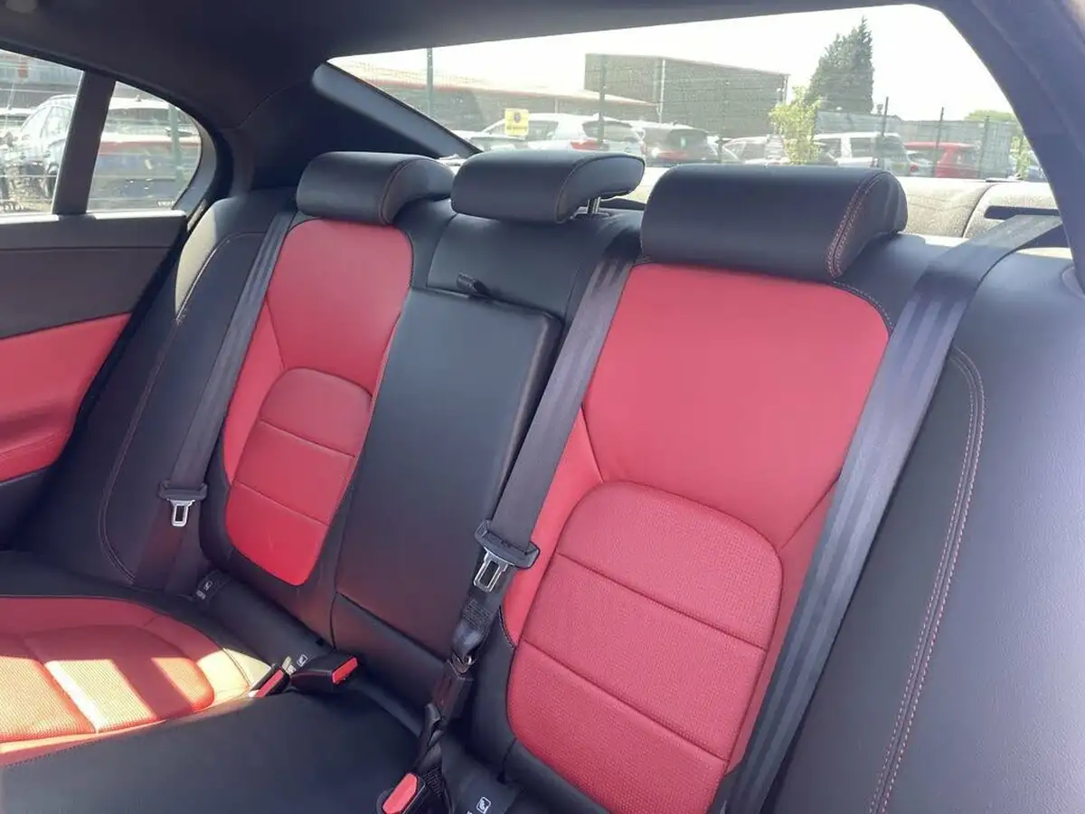 2015-jaguar-xe-20-r-sport-200ps-big-12