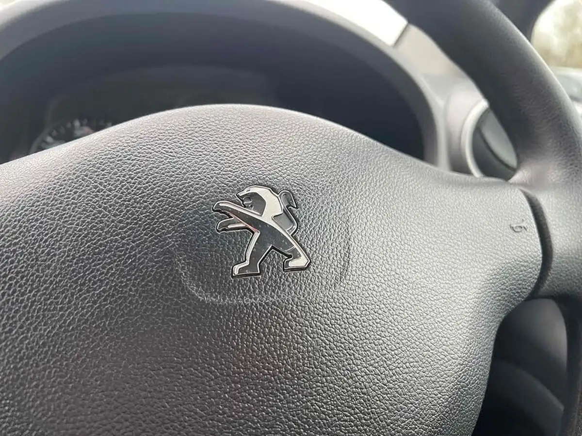 2018-peugeot-partner-big-23