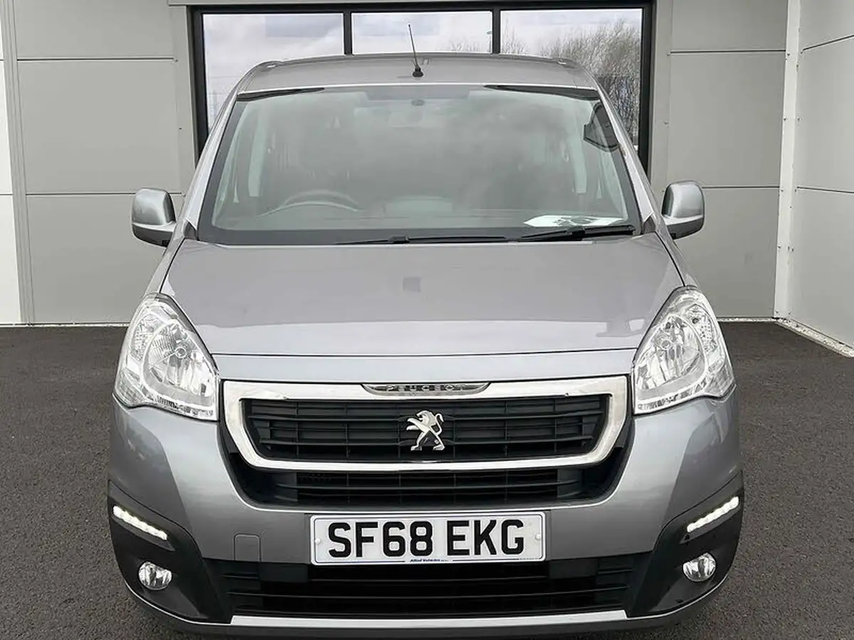2018-peugeot-partner-big-1