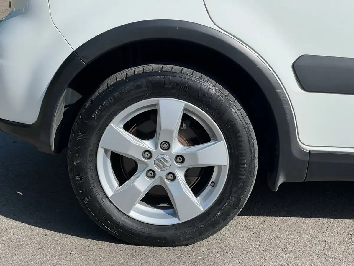 2011-suzuki-sx4-16-sz5-big-27