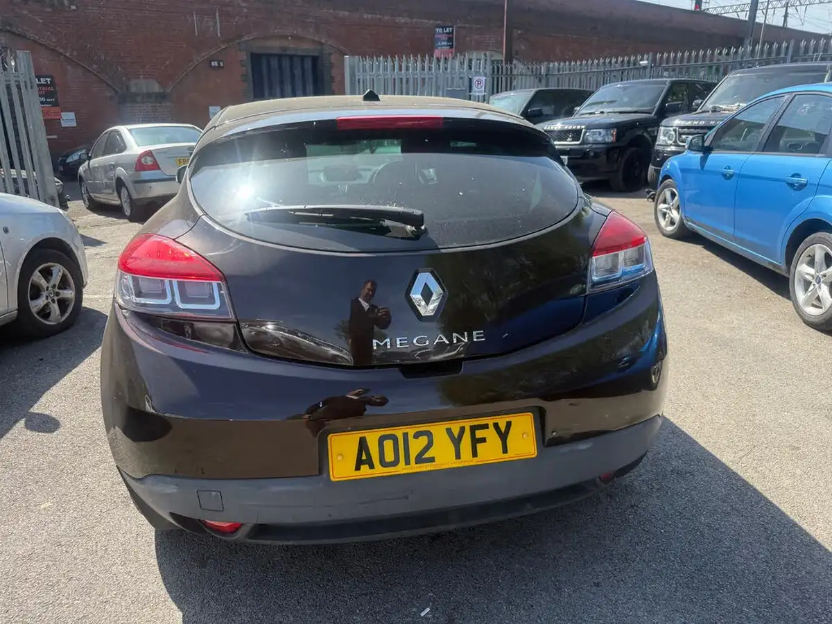 2012-renault-megane-15dci-dynamique-tom-tom-coupe-3d-big-2