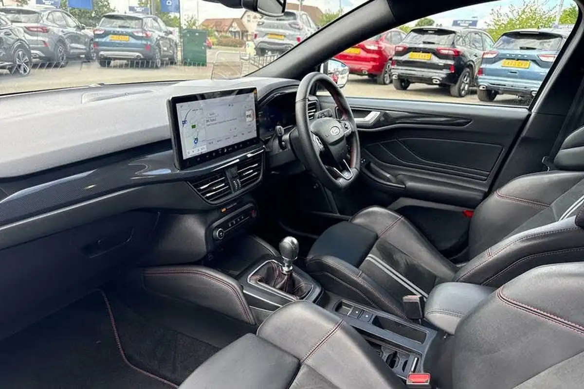2022-ford-focus-23t-st-hatchback-big-17