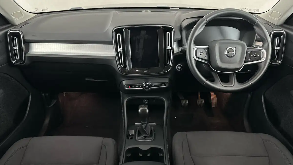 2021-volvo-xc40-15-t3-momentum-161bhp-big-14