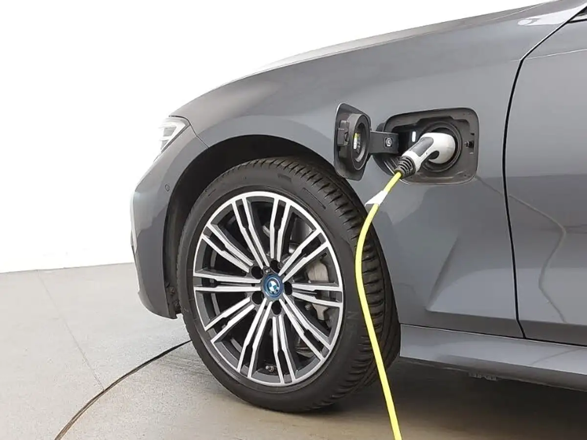 2022-bmw-3-series-20-330e-m-sport-touring-5d-big-18