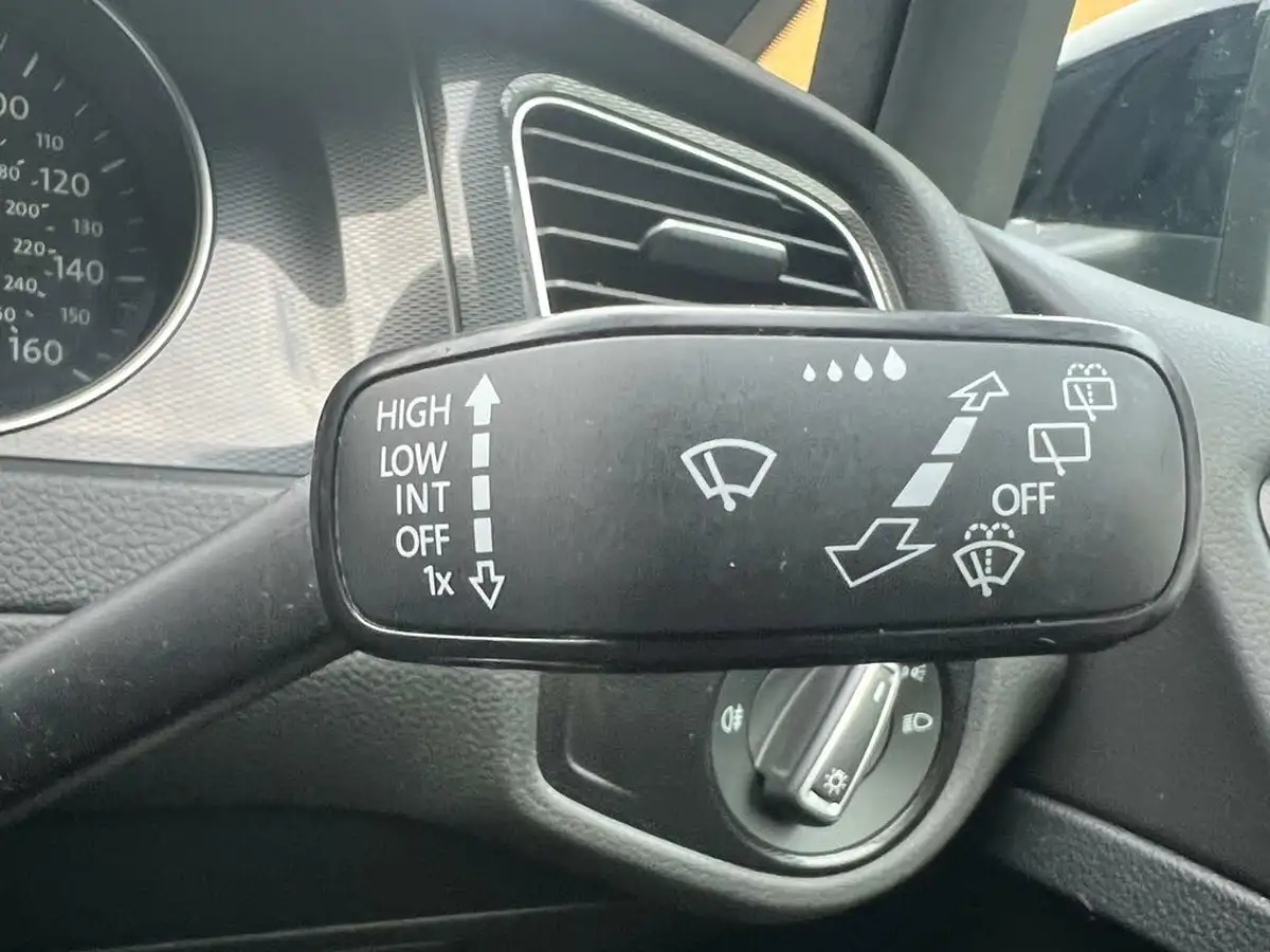2016-volkswagen-golf-14-tsi-gte-nav-big-29