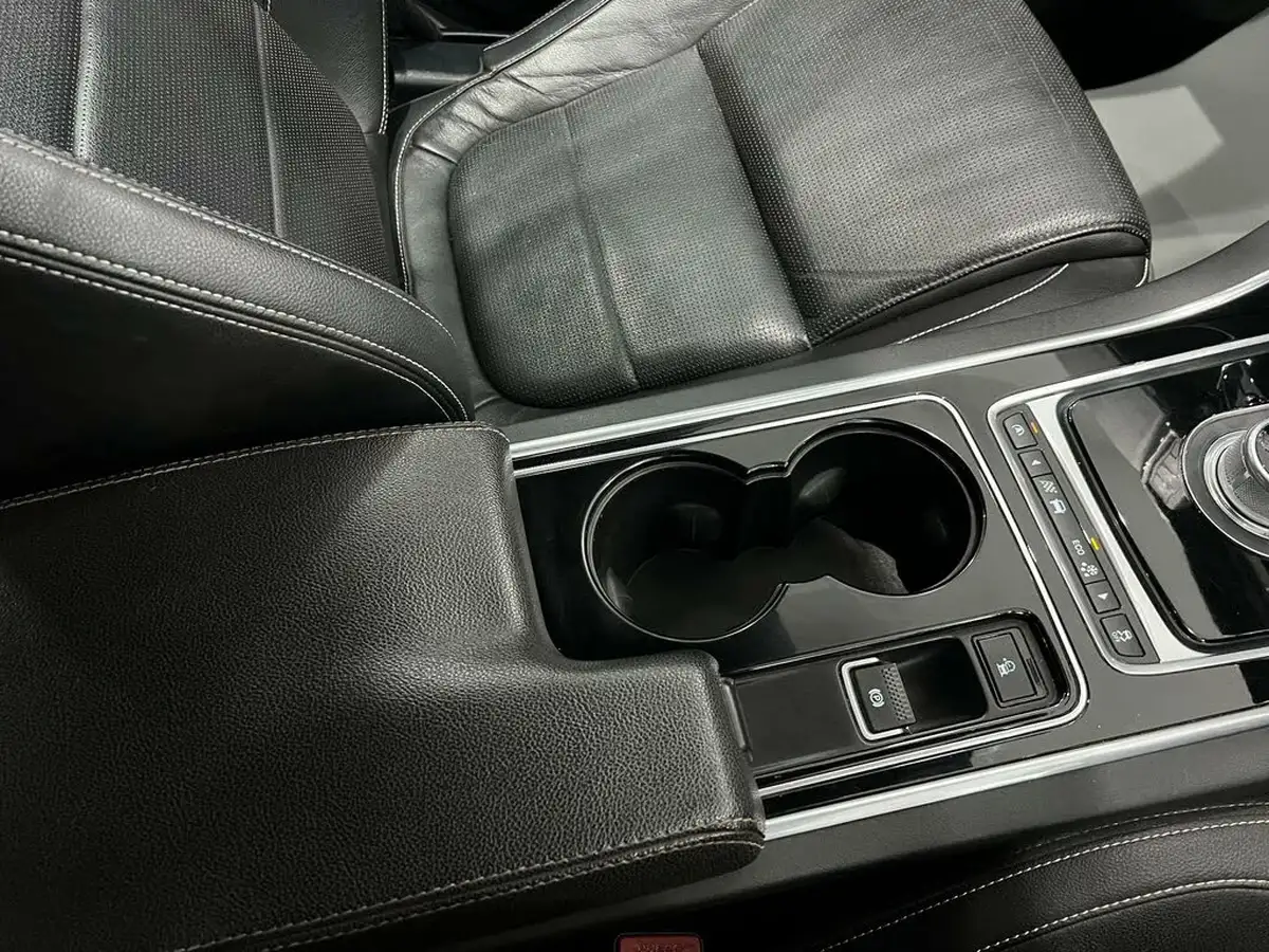2015-jaguar-xe-20td-r-sport-180ps-auto-big-27