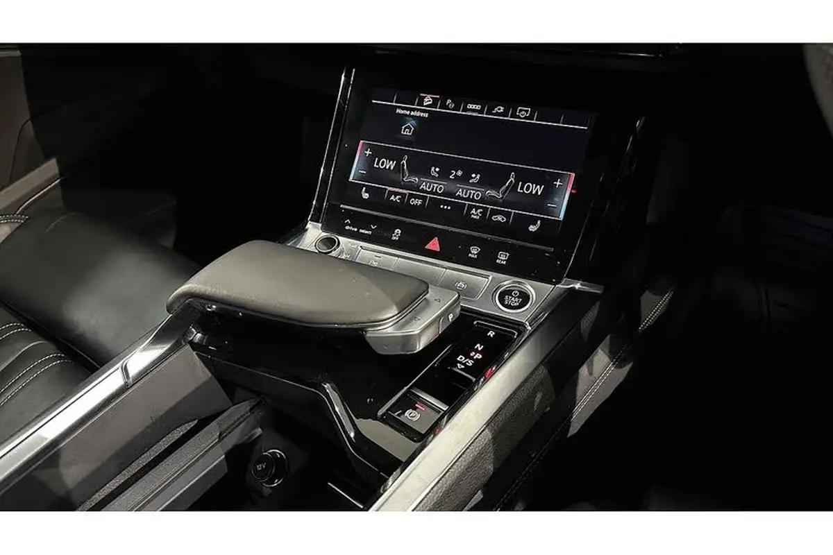 2022-audi-e-tron-50e-black-edition-station-wagon-big-54