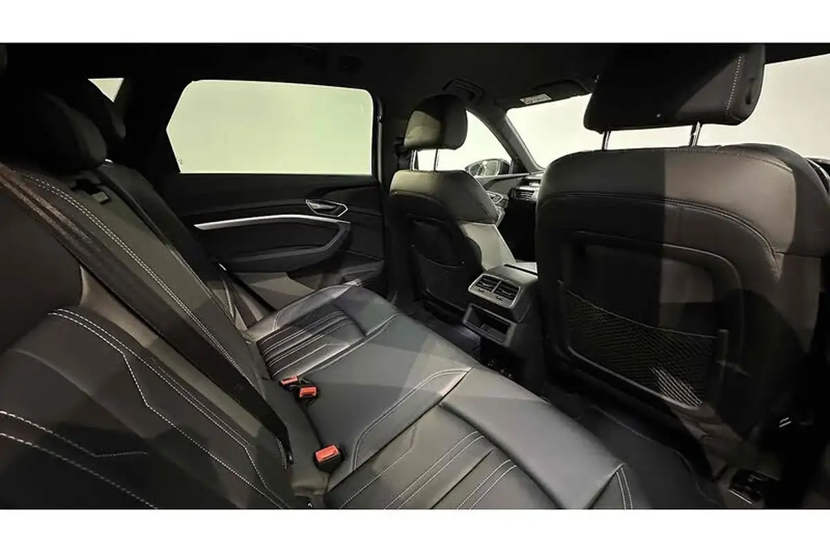 2022-audi-e-tron-50e-black-edition-station-wagon-big-26