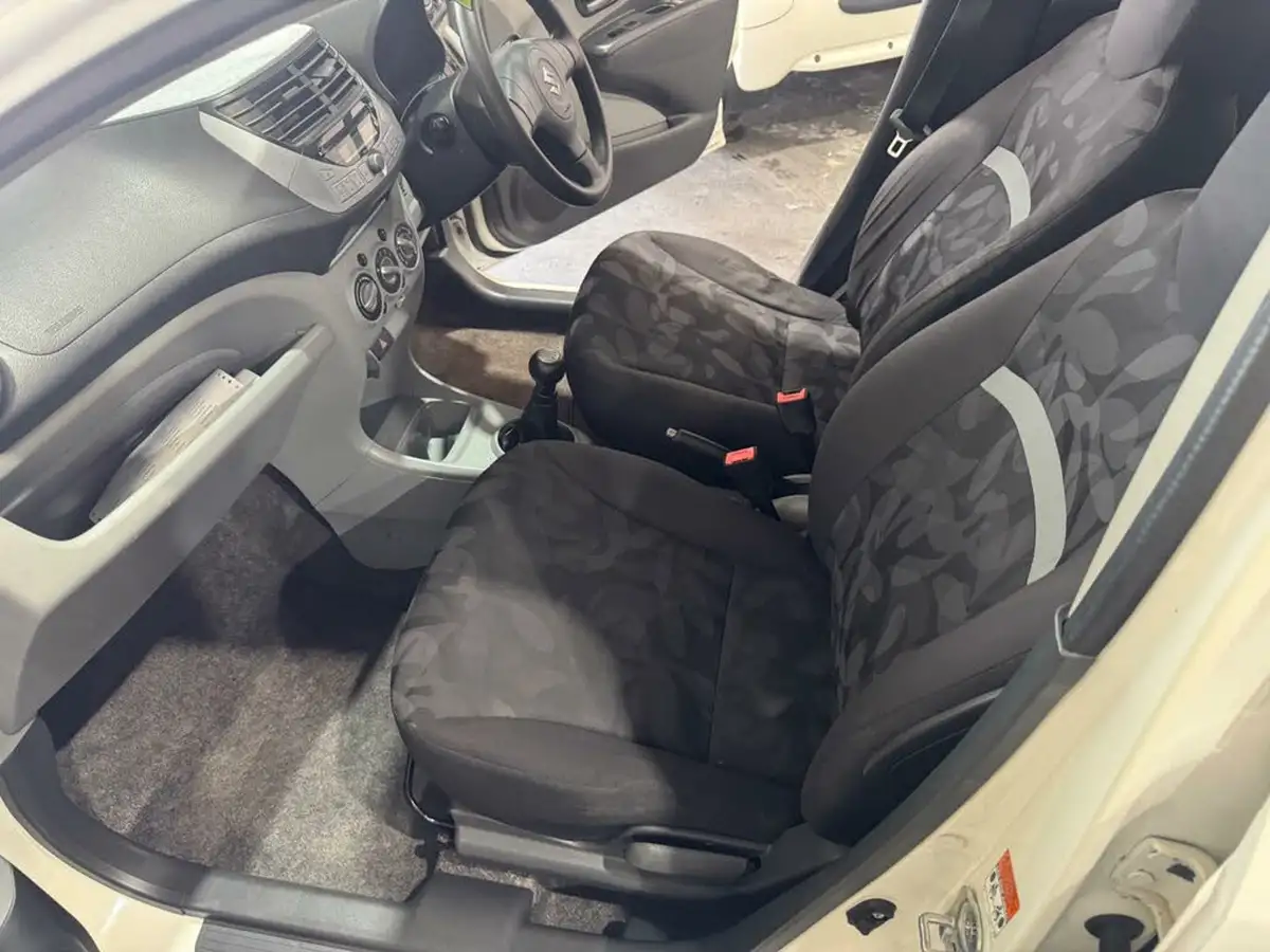 2010-suzuki-alto-10-sz4-big-23