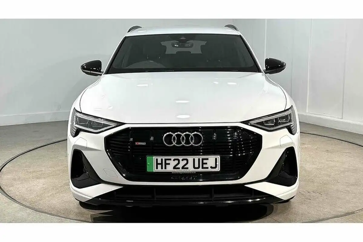 2022-audi-e-tron-50e-black-edition-station-wagon-big-2