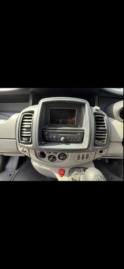 2013-renault-trafic-20td-sl27dci-115-sport-eu5eco-sat-nav-panel-van-big-15