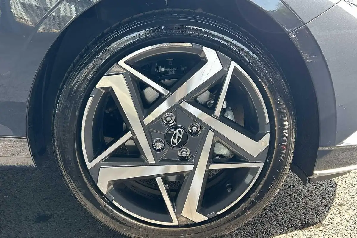 2025-hyundai-i20-10-t-gdi-premium-big-4