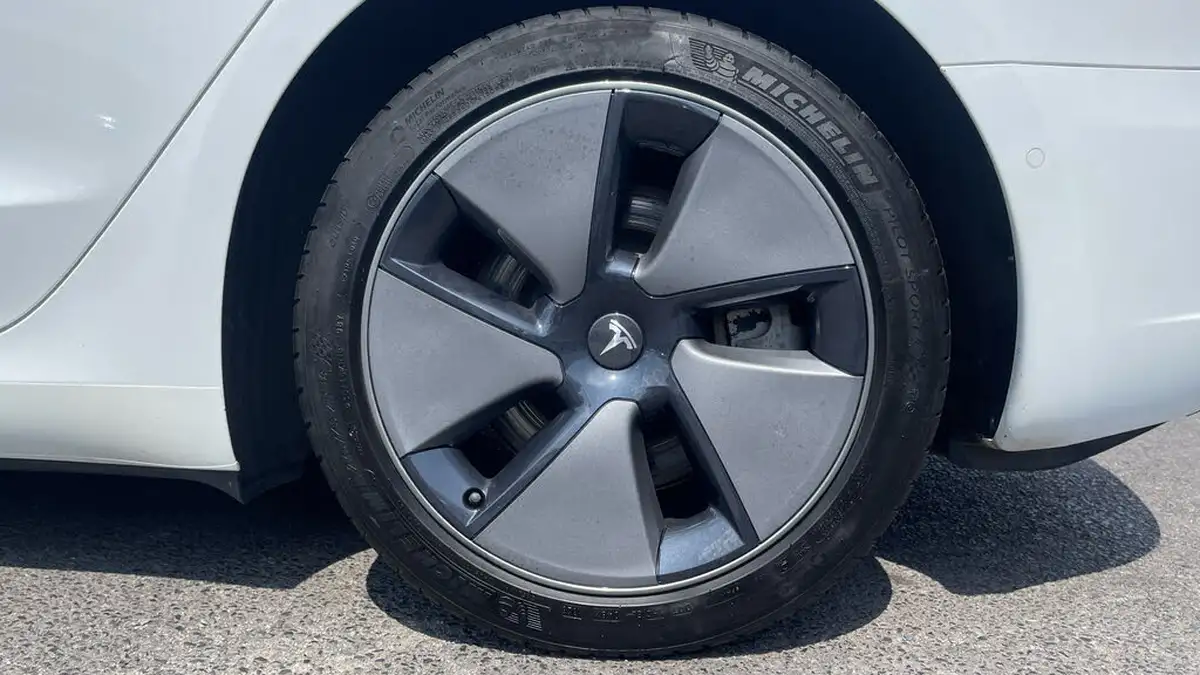 2021-tesla-model-3-e-long-range-4x4-big-17
