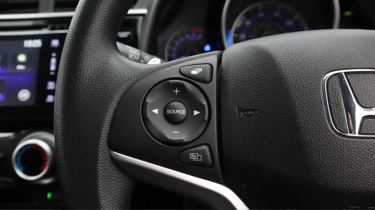 2019-honda-jazz-13-i-vtec-se-cvt-big-22