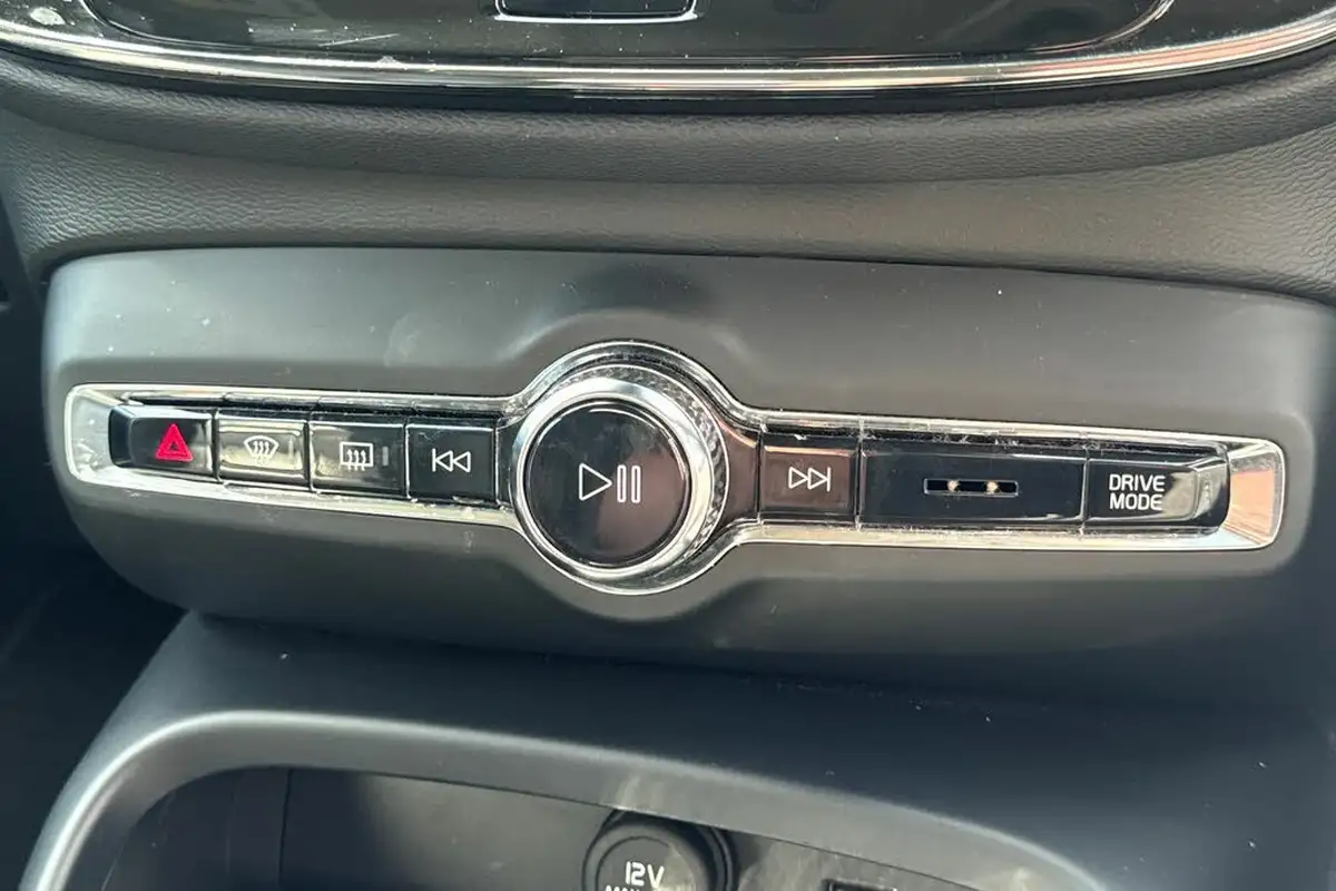 2021-volvo-xc40-15-t3-inscription-161bhp-auto-big-13