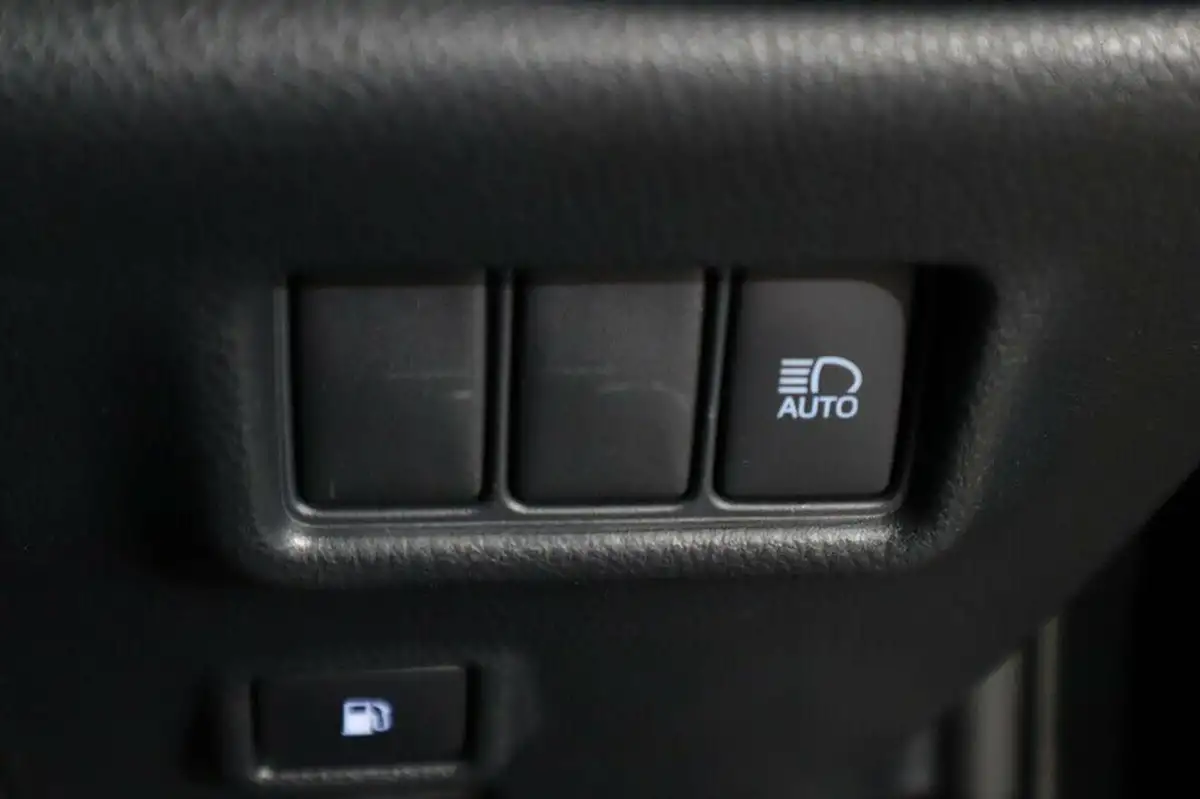 2021-toyota-c-hr-18-vvt-i-icon-big-23