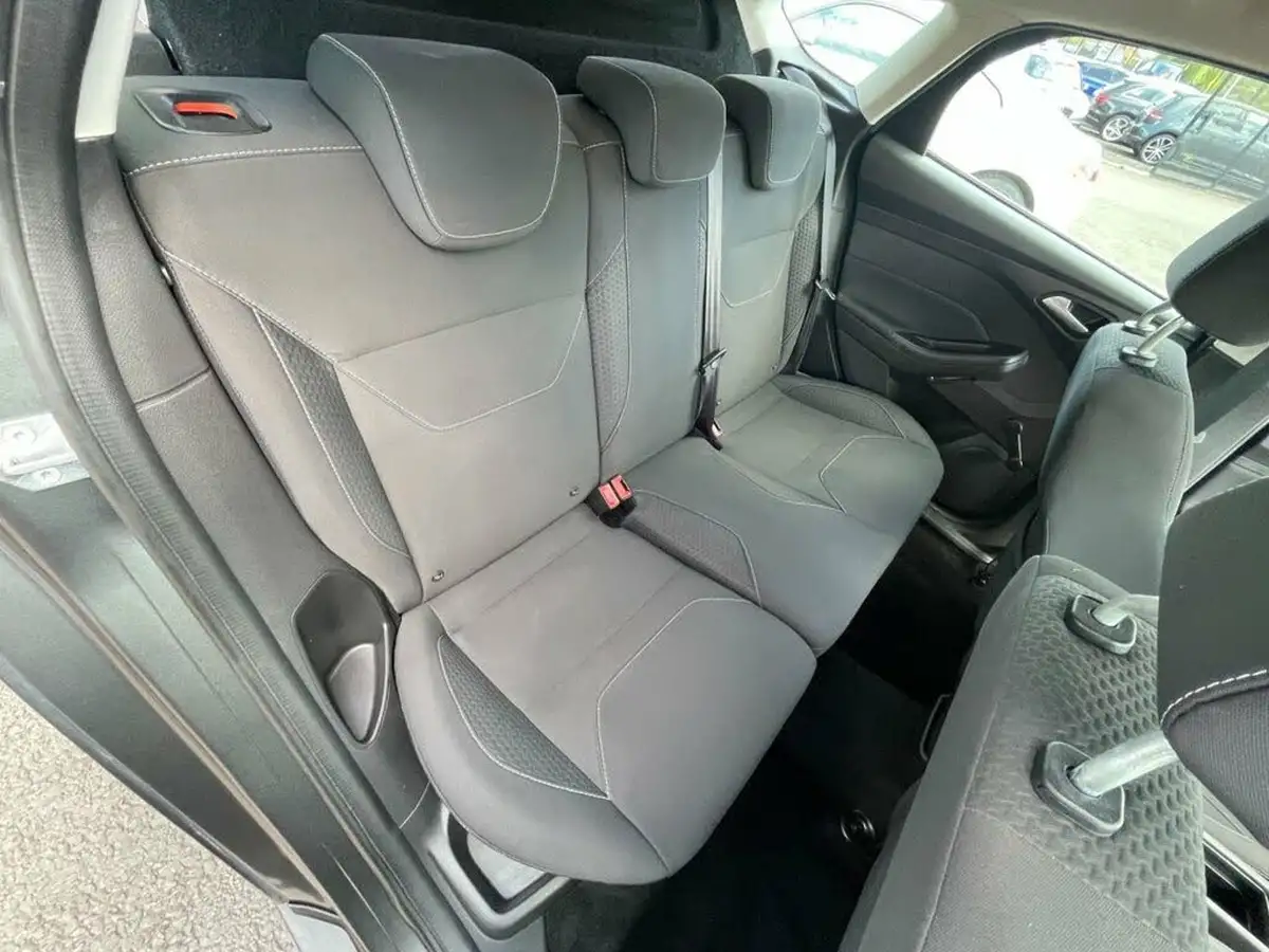 2015-ford-focus-15tdci-zetec-120ps-hatchback-big-14