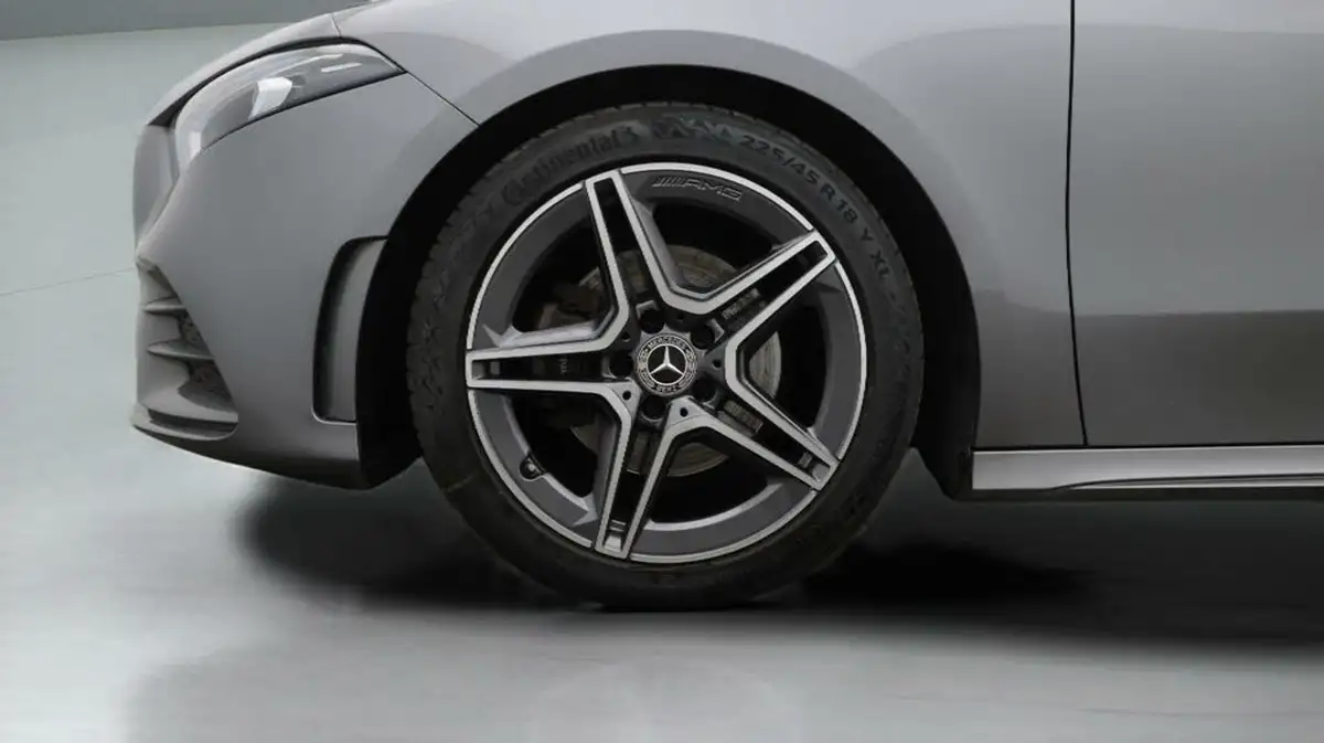 2020-mercedes-benz-a-class-20d-a200d-amg-line-hatchback-5d-big-18