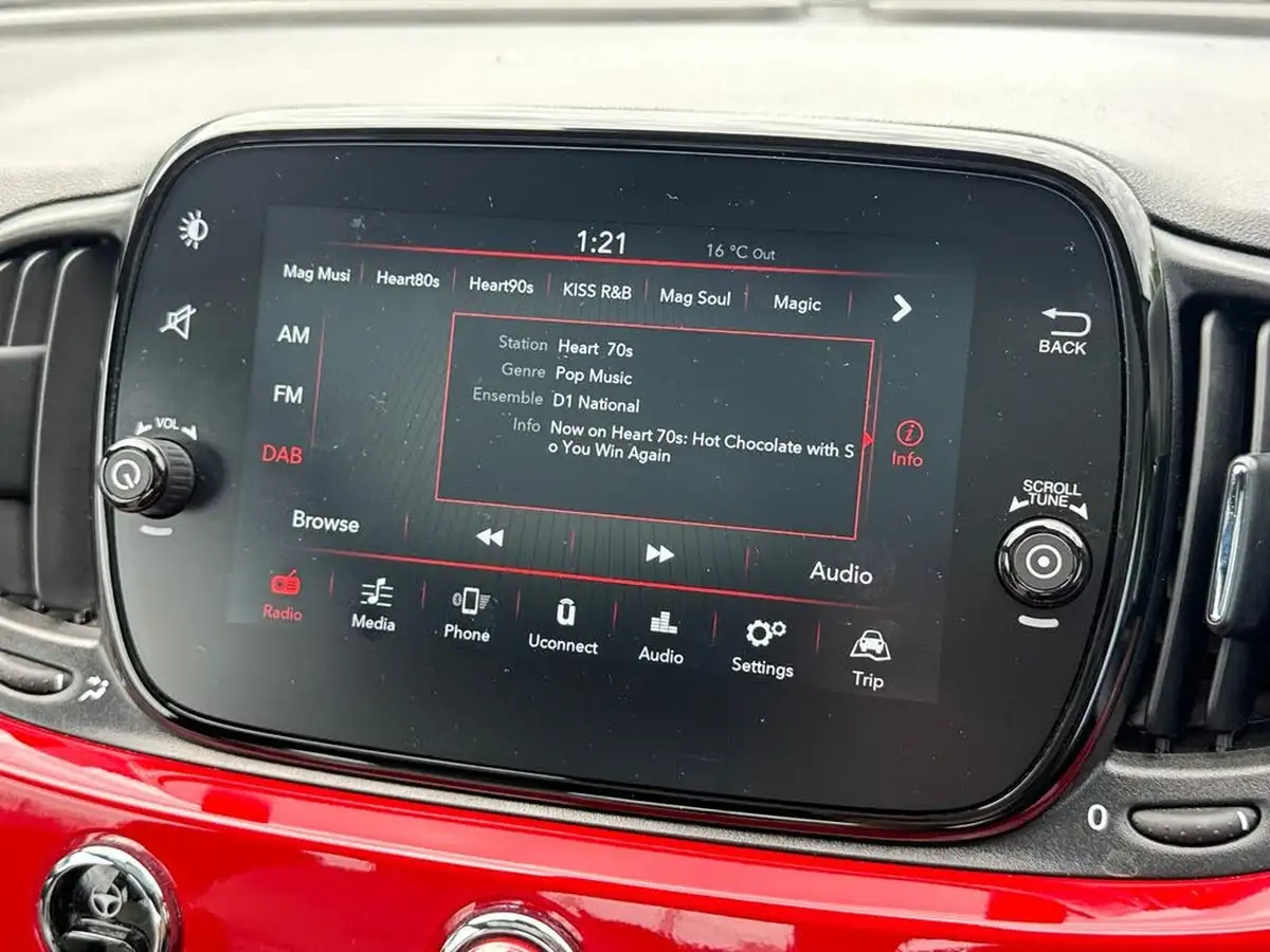 2022-fiat-500-10-dolcevita-big-18