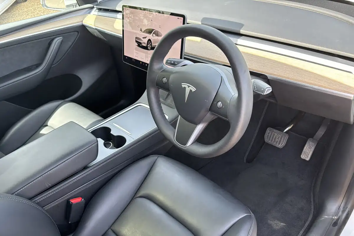 2022-tesla-model-y-e-long-range-big-9