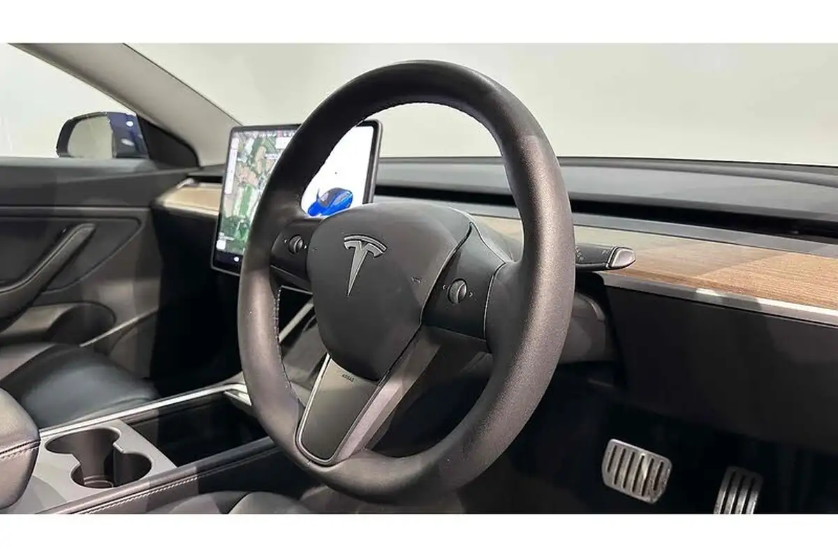 2020-tesla-model-3-e-performance-big-33