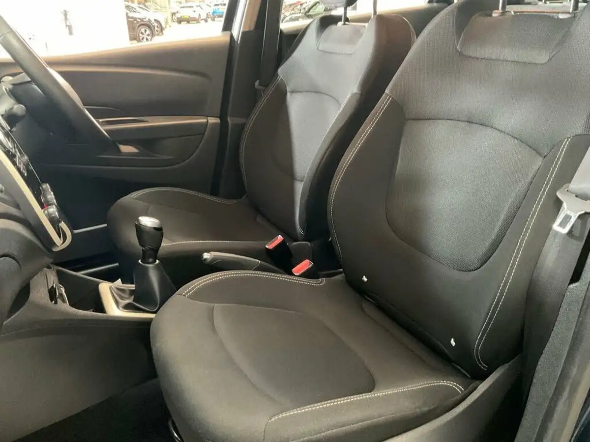 2019-renault-captur-09-tce-play-big-27