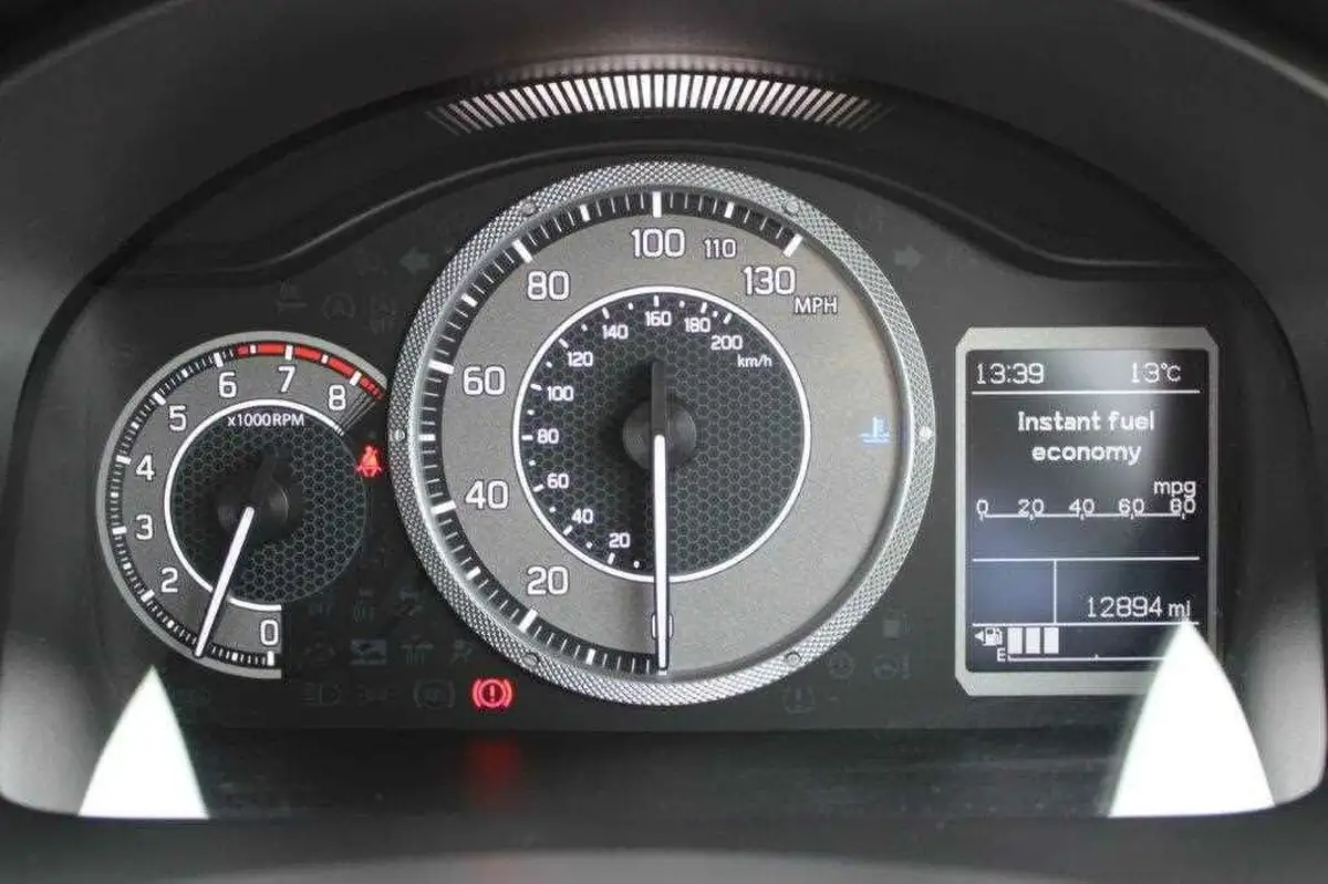 2022-suzuki-ignis-12-dualjet-sz5-big-34