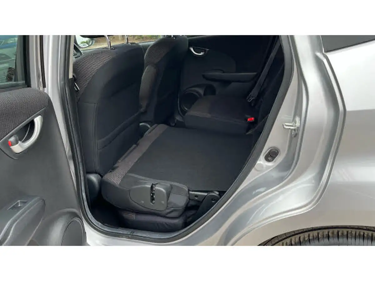 2013-honda-jazz-14-es-plus-cvt-big-30