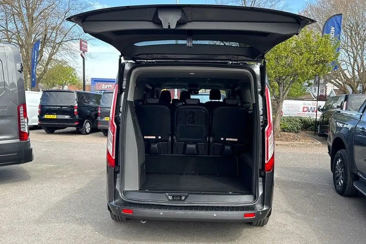 2023-ford-tourneo-custom-big-6