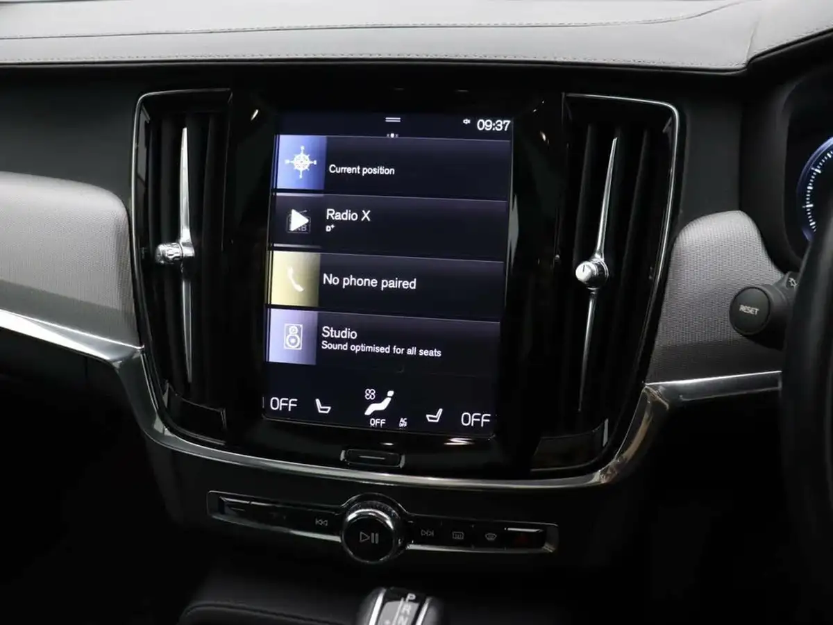 2018-volvo-v90-20td-d5-cross-country-pro-awd-big-26