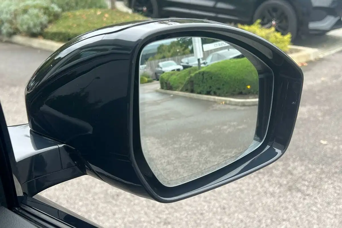 2024-jaguar-f-pace-20-d200-r-dynamic-se-black-90th-anniversary-edition-big-13