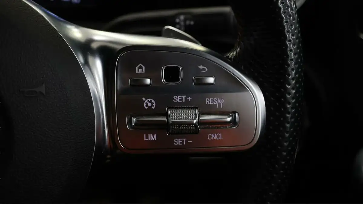 2021-mercedes-benz-a-class-13-a250e-amg-line-hatchback-5d-big-22