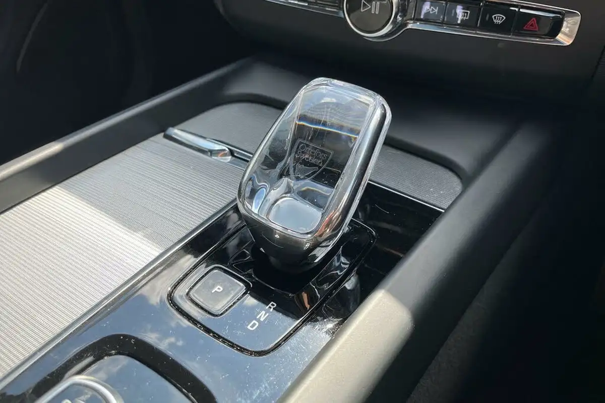 2024-volvo-xc60-20-t8-ultra-black-edition-big-44