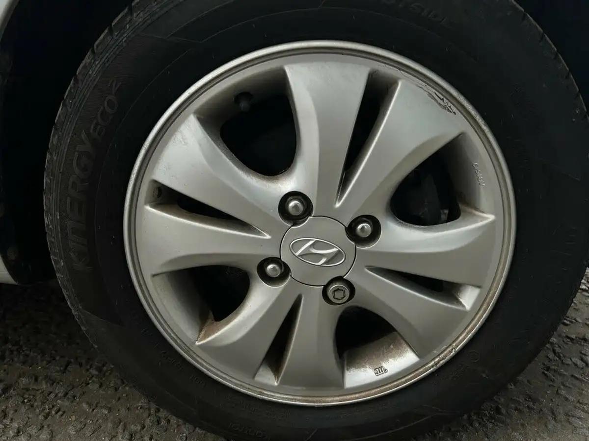 2013-hyundai-i10-12-active-auto-big-14