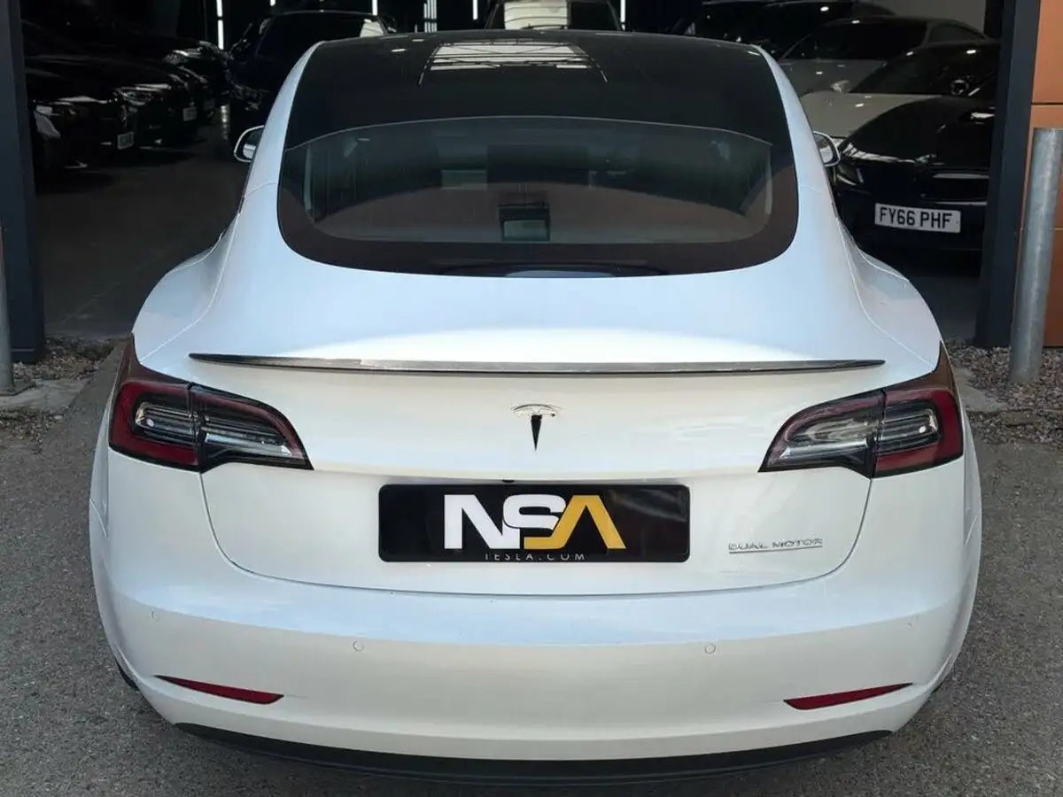 2020-tesla-model-3-e-performance-big-13