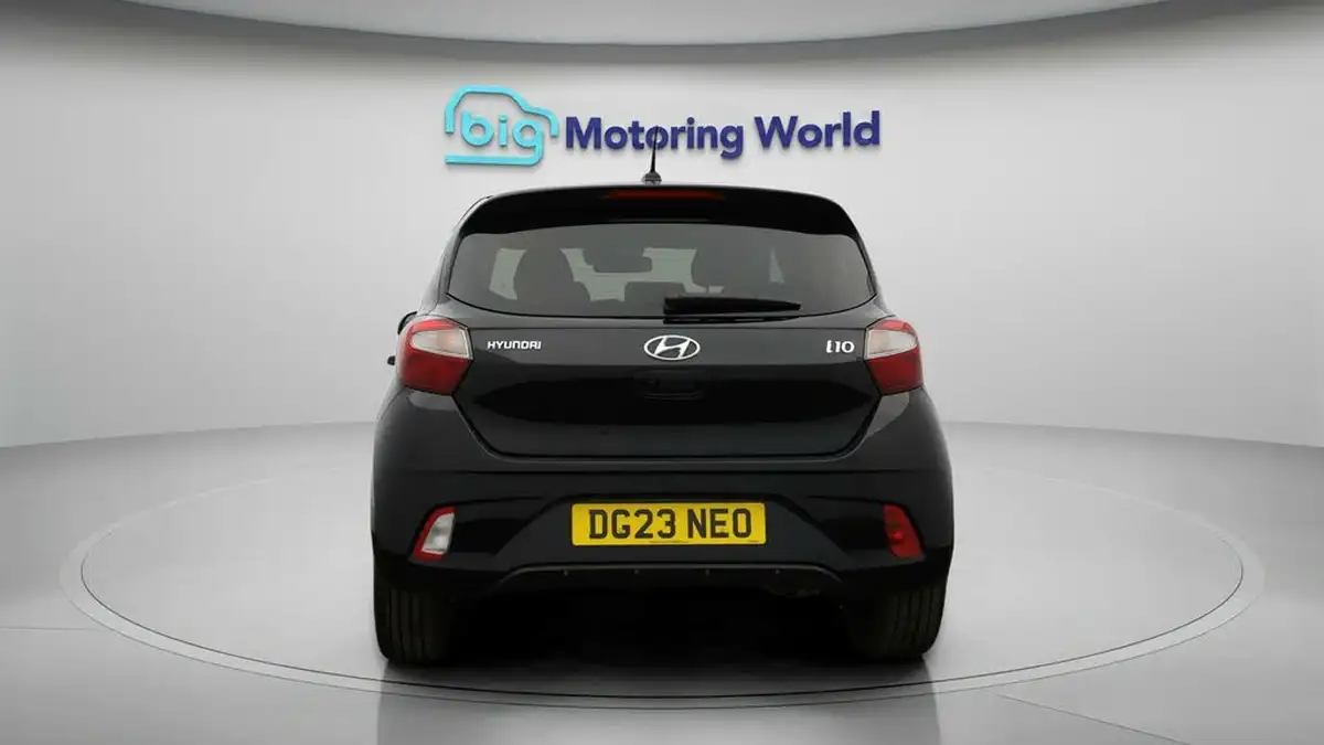 2023-hyundai-i10-10-premium-big-5