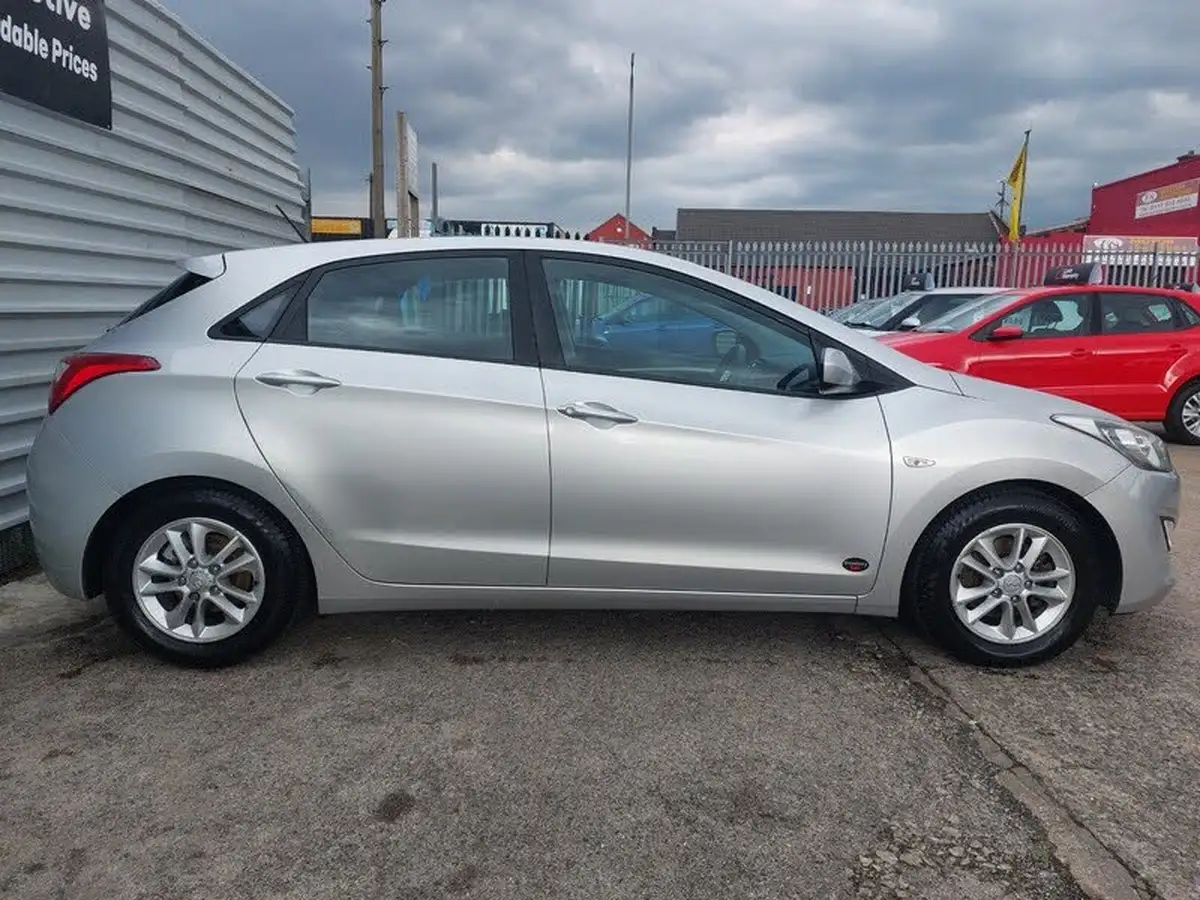 2012-hyundai-i30-14-active-5d-big-7