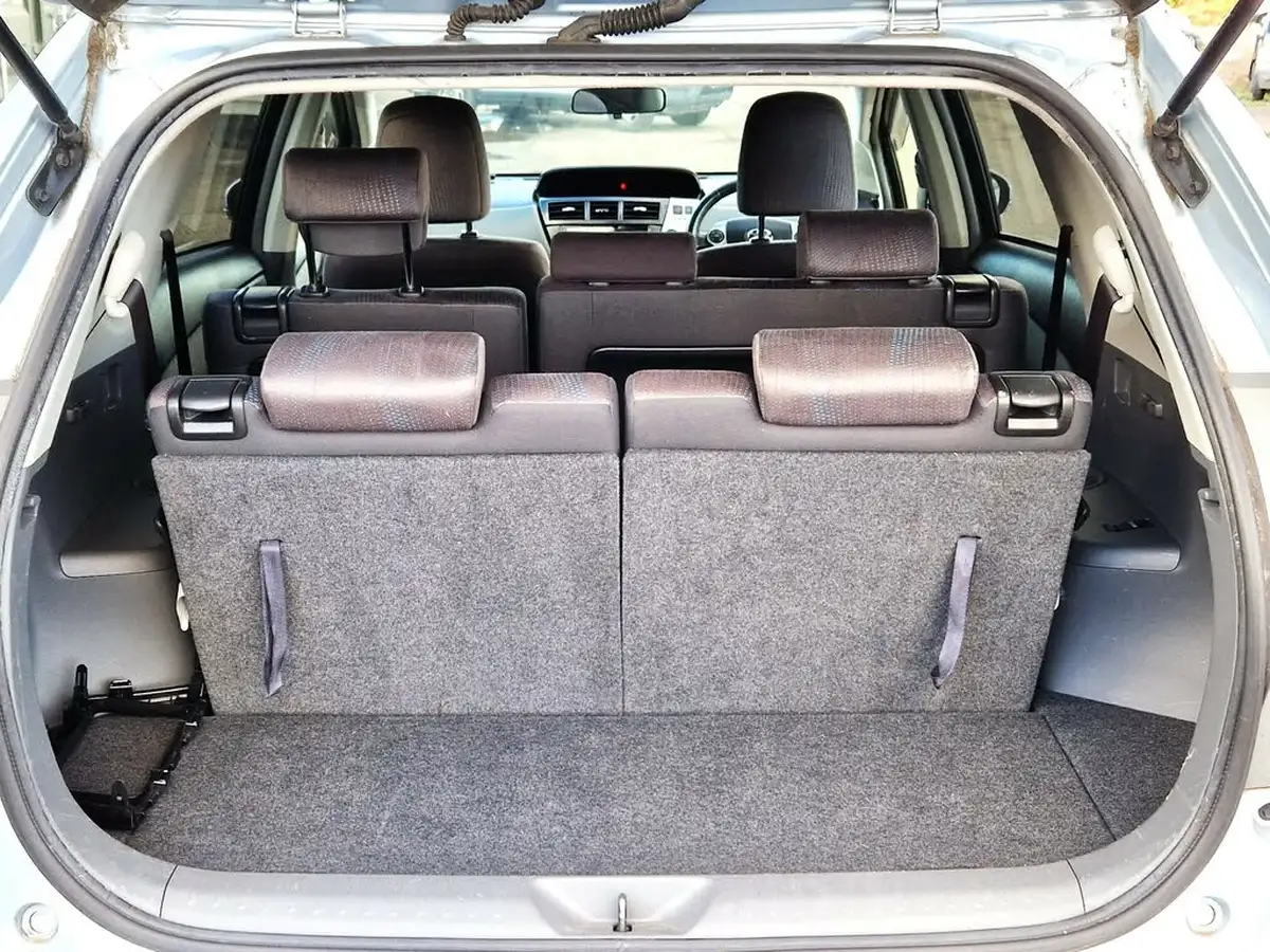 2012-toyota-prius-18-vvt-i-t4-hybrid-big-51