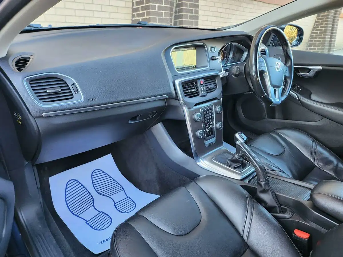 2015-volvo-v40-20td-d4-se-lux-big-7