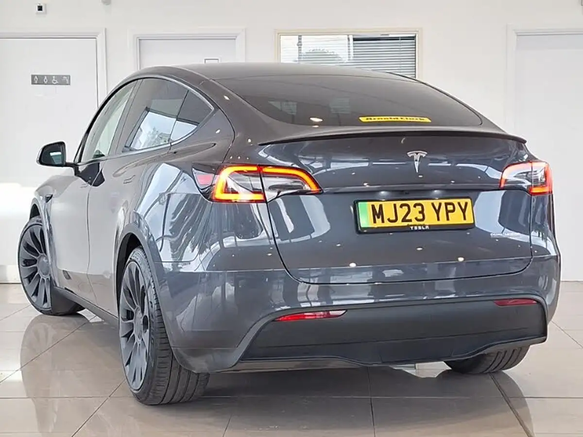 2023-tesla-model-y-e-performance-big-1