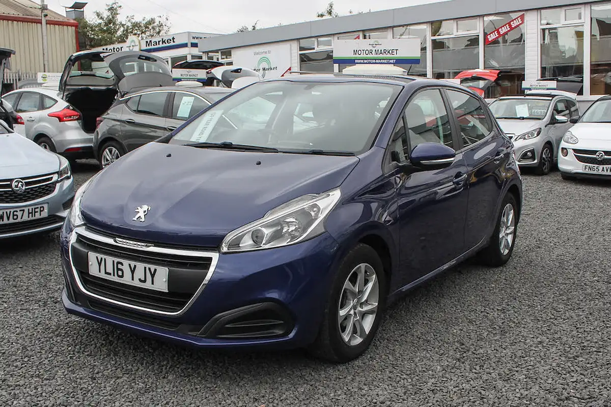 2016-peugeot-208-12-puretech-active-82bhp-5d-big-5