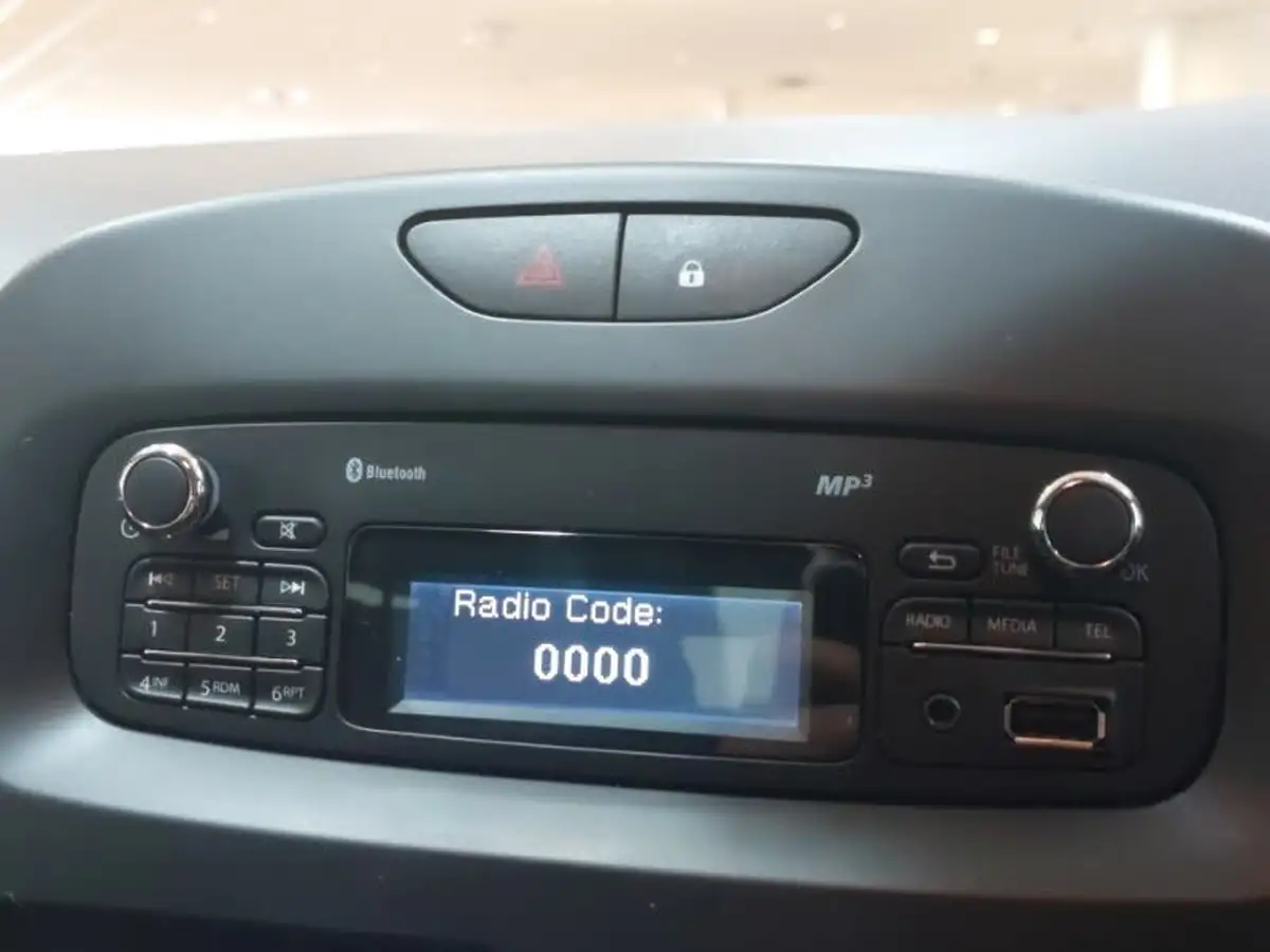 2016-renault-clio-12-play-big-14