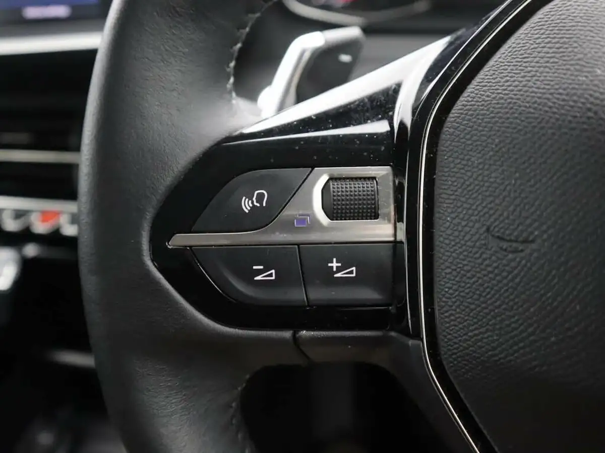 2022-peugeot-208-12-puretech-active-premium-100bhp-eat8-big-31