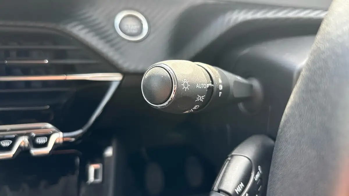 2021-peugeot-208-12-puretech-allure-100bhp-big-26