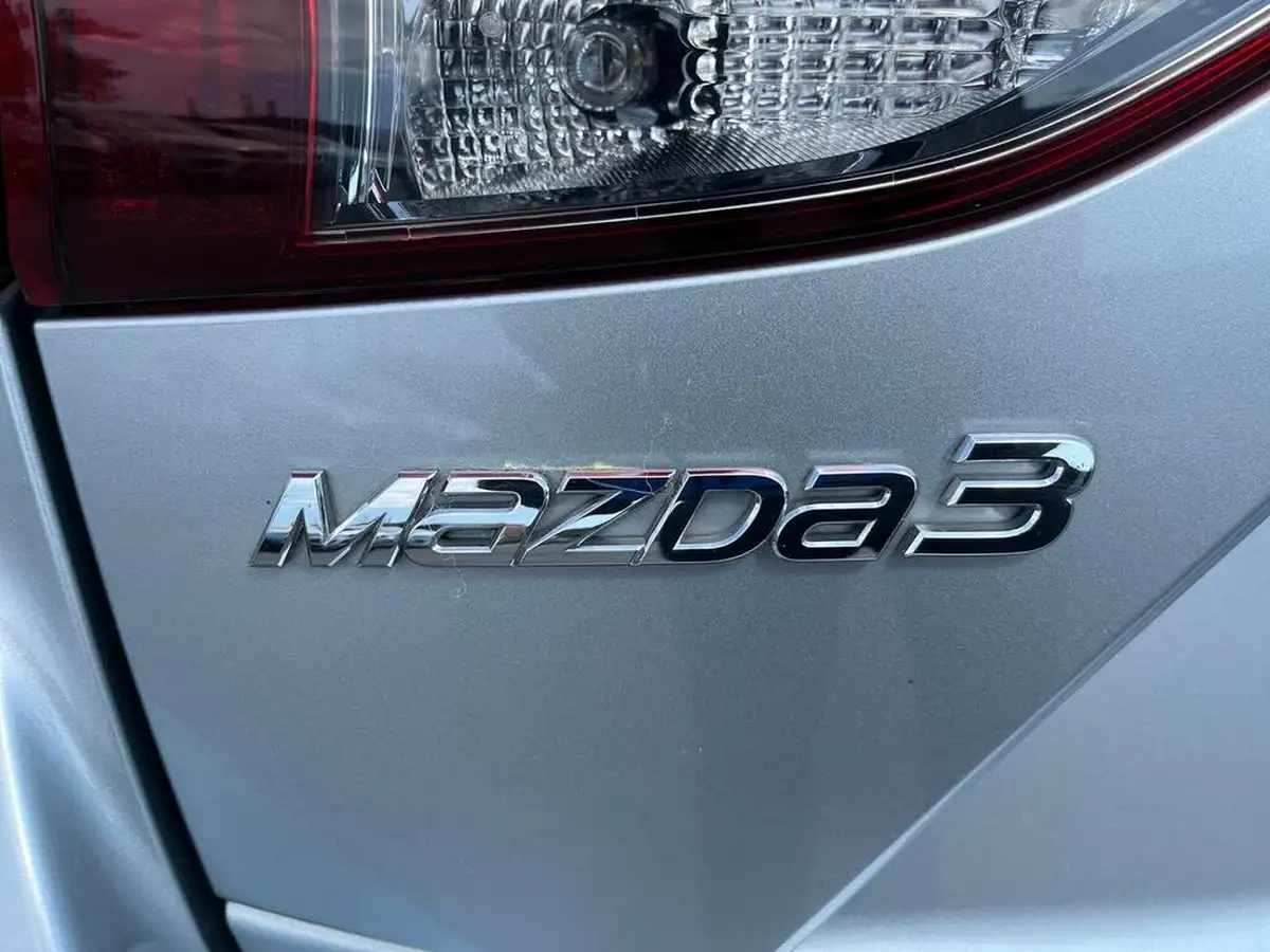 2017-mazda-mazda3-20-sport-nav-120ps-black-leather-hatchback-5d-big-18
