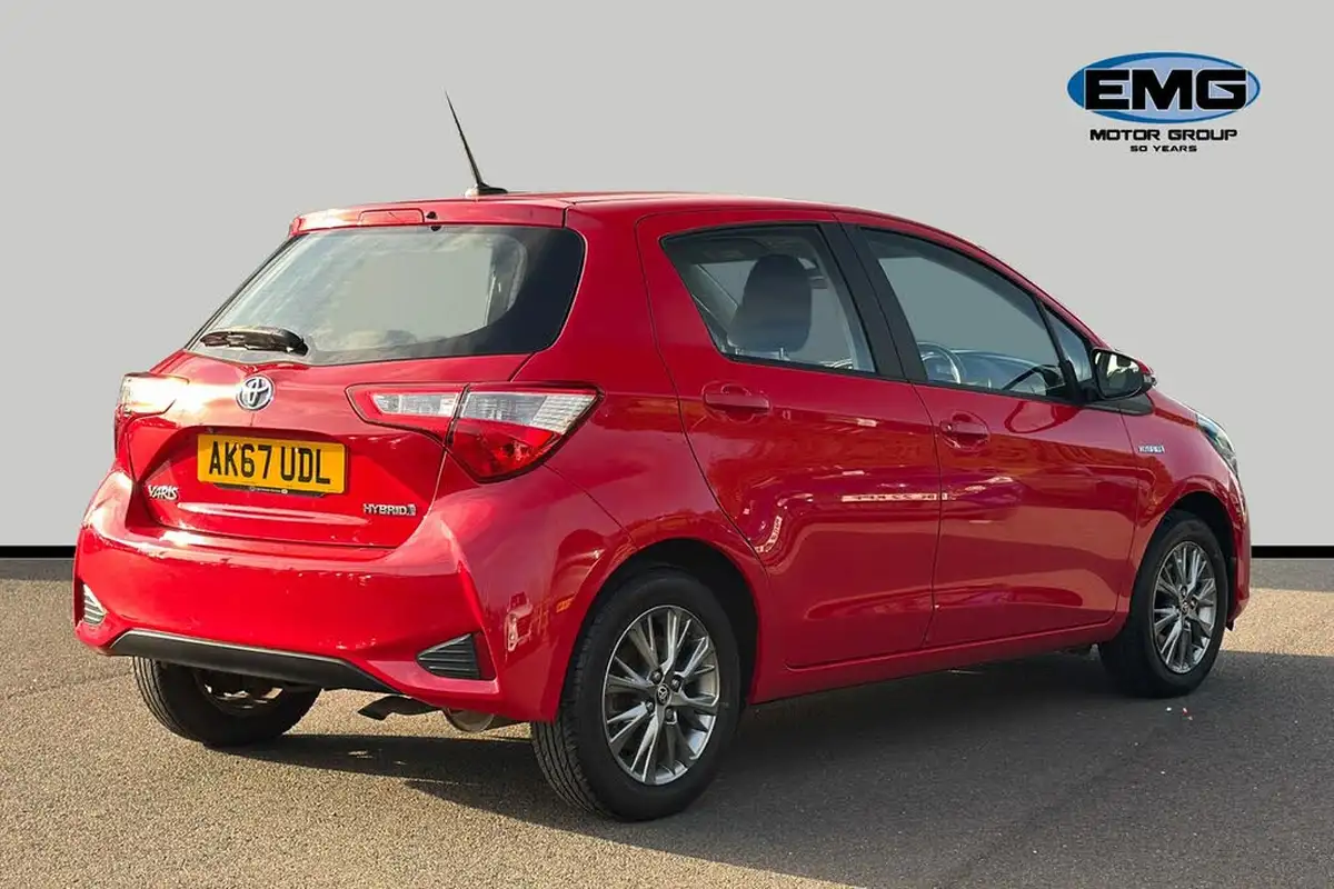 2018-toyota-yaris-15-vvt-i-icon-navi-hybrid-big-5