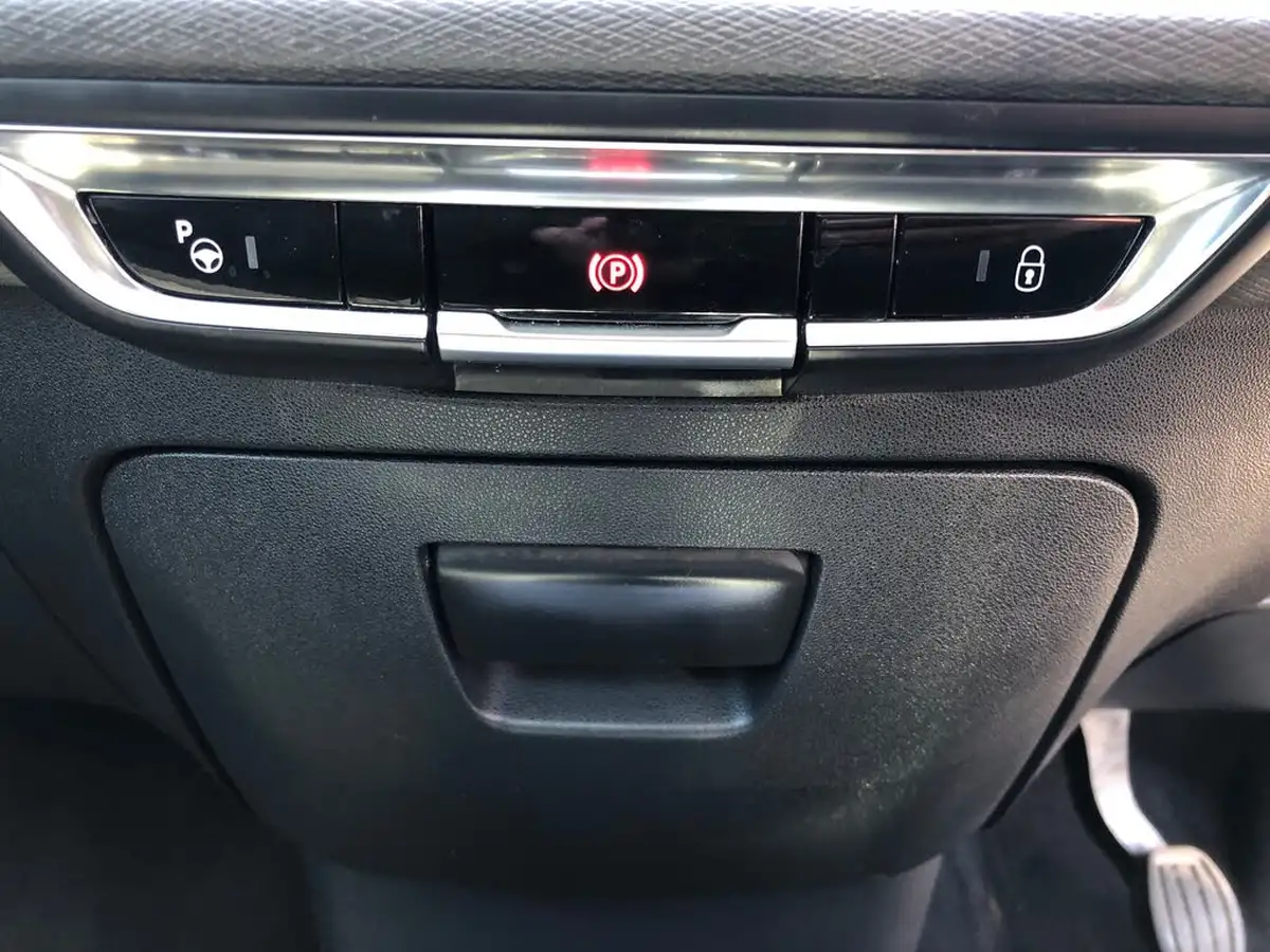 2017-citroen-grand-c4-picasso-16bluehdi-flair-big-29
