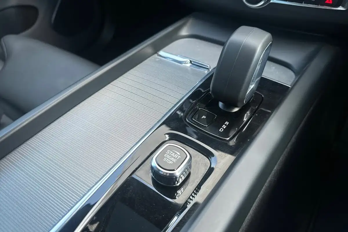 2024-volvo-xc60-20-b5-plus-big-12